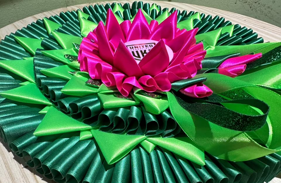 11.5” Rosette x 36” length - 5 streamers