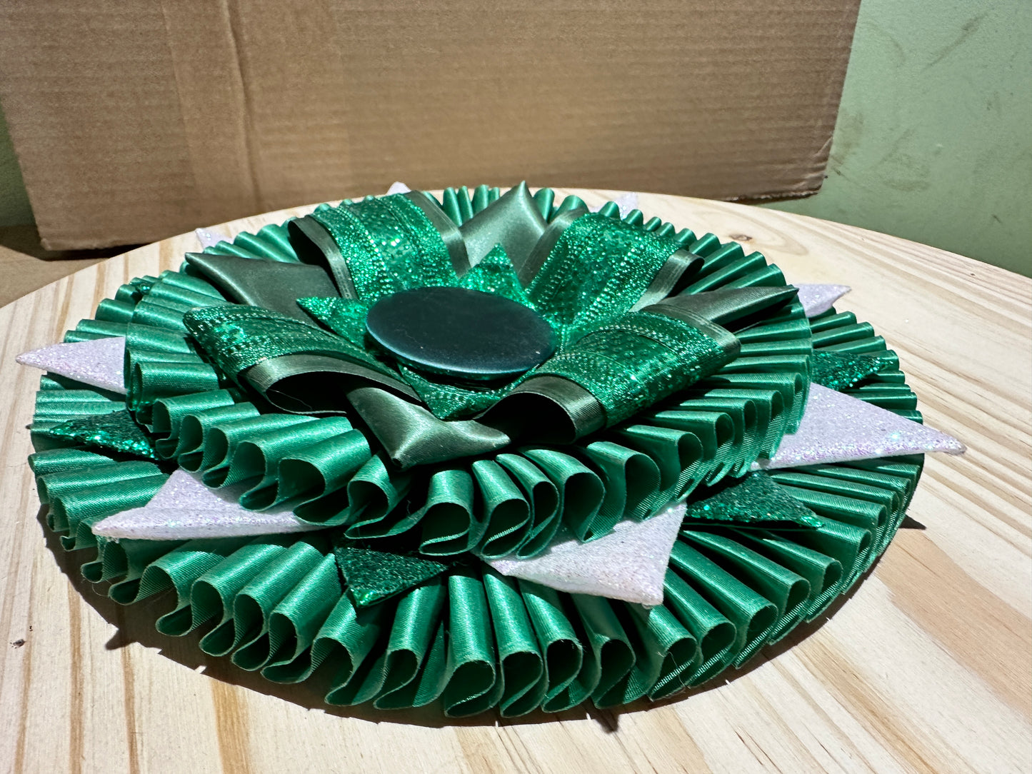 9.5” Rosette x 24” length - 3 streamers