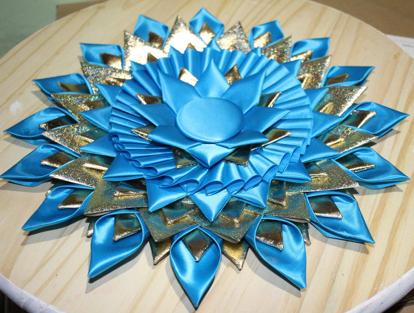 13.5" Turquoise Rosette with 5x 36" streamers